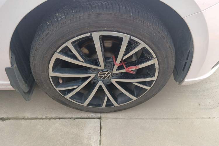 Used Volkswagen Lavida 2021 280TSI DSG Luxury Edition Right Front Wheel Hub