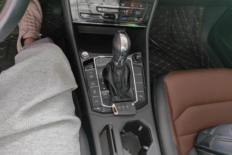 Used Volkswagen Lavida 2021 280TSI DSG Luxury Edition Gear Lever