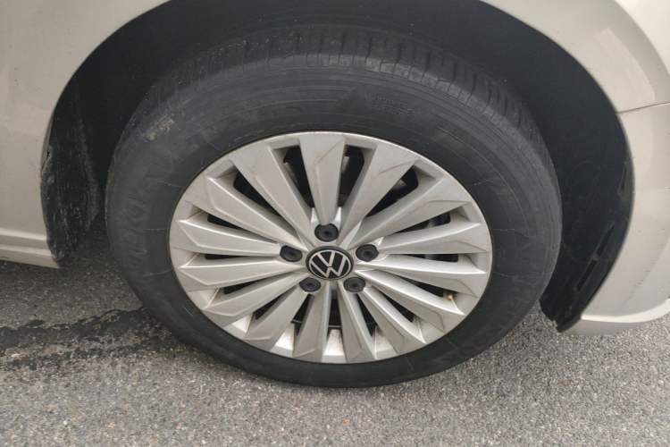 Used Volkswagen Lavida 2021 280TSI DSG Comfort Edition Right Front Wheel Hub