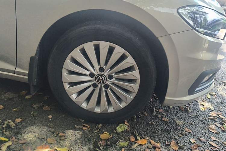 Used Volkswagen Lavida 2021 1.5L Manual Comfort Edition Right Front Wheel Hub
