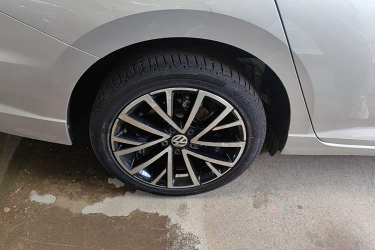 Used Volkswagen Lavida 2021 280TSI DSG Luxury Edition Right Rear Wheel Hub