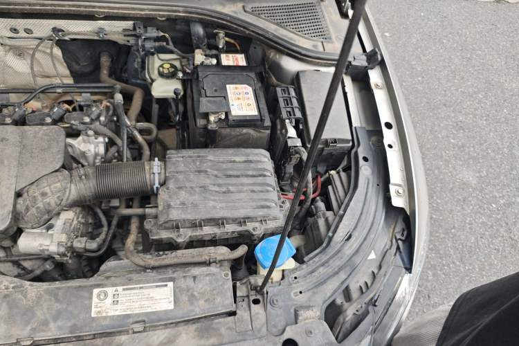 Used Volkswagen Lavida 2021 1.5L Automatic Fashion Edition Engine Bay Left