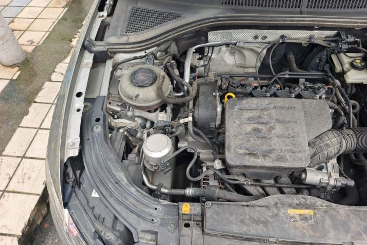 Used Volkswagen Lavida 2021 1.5L Automatic Fashion Edition Engine Bay Right
