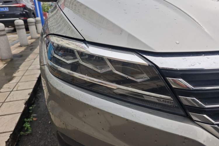 Used Volkswagen Lavida 2021 1.5L Automatic Fashion Edition Right Front Headlight