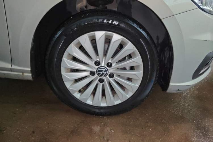 Used Volkswagen Lavida 2021 280TSI DSG Comfort Edition Right Front Wheel Hub