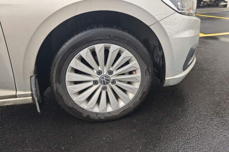 Used Volkswagen Lavida 2021 1.5L Automatic Comfort Edition Right Front Wheel Hub