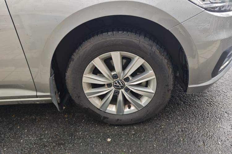 Used Volkswagen Lavida 2021 1.5L Automatic Fashion Edition Right Front Wheel Hub