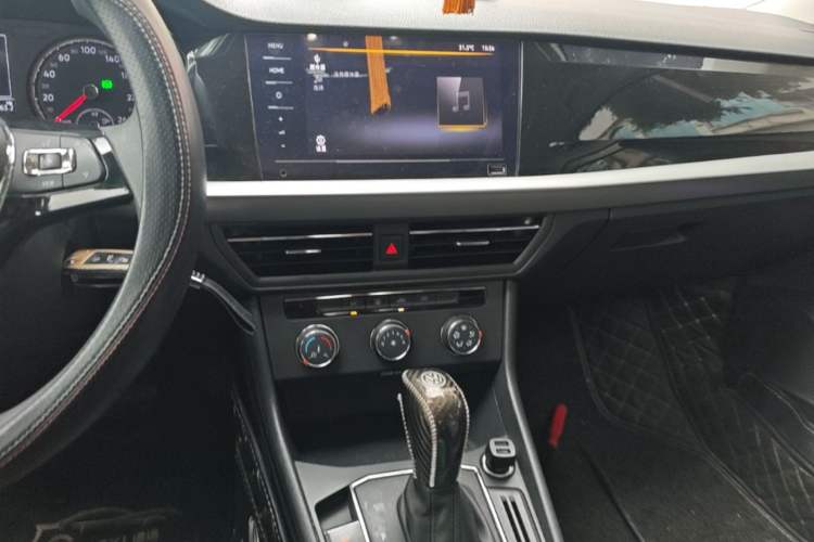 Used Volkswagen Lavida 2021 280TSI DSG Comfort Edition Audio And AC Panel