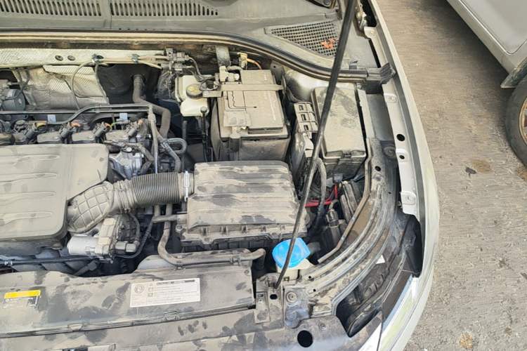Used Volkswagen Lavida 2021 1.5L Automatic Fashion Edition Engine Bay Left