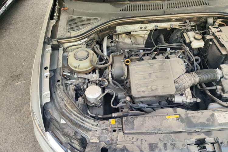 Used Volkswagen Lavida 2021 1.5L Automatic Fashion Edition Engine Bay Right