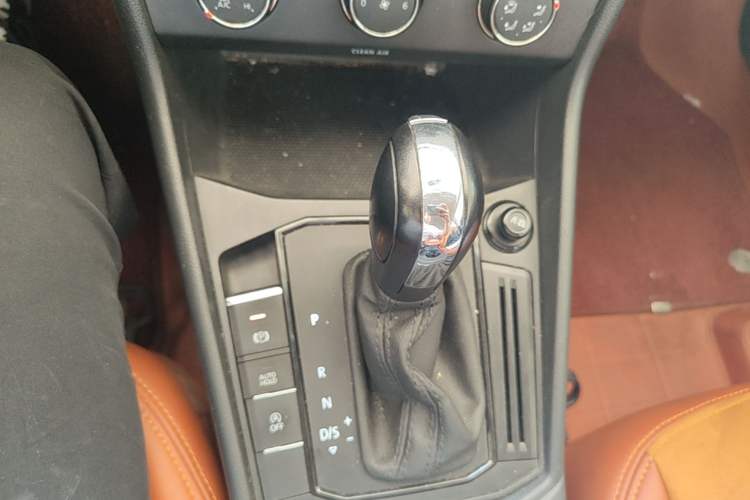 Used Volkswagen Lavida 2021 1.5L Automatic Fashion Edition Gear Lever