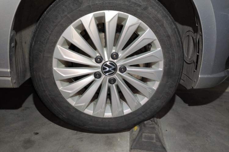 Used Volkswagen Lavida 2021 1.5L Automatic Comfort Edition Right Front Wheel Hub