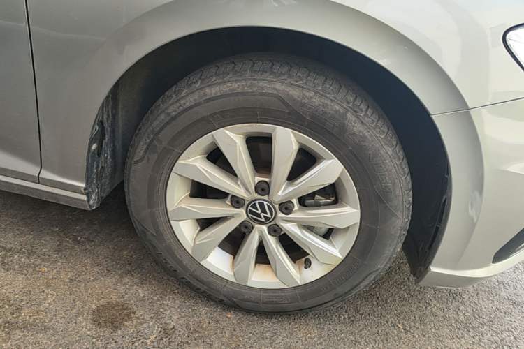 Used Volkswagen Lavida 2021 1.5L Automatic Fashion Edition Right Front Wheel Hub