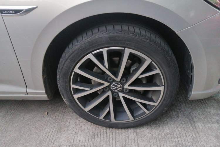Used Volkswagen Lavida 2021 280TSI DSG Luxury Edition Right Front Wheel Hub