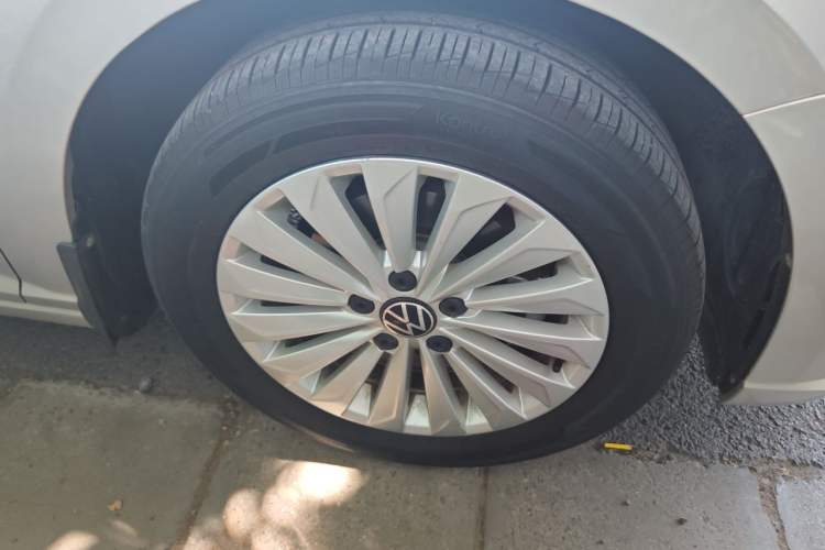Used Volkswagen Lavida 2021 1.5L Automatic Comfort Edition Right Front Wheel Hub