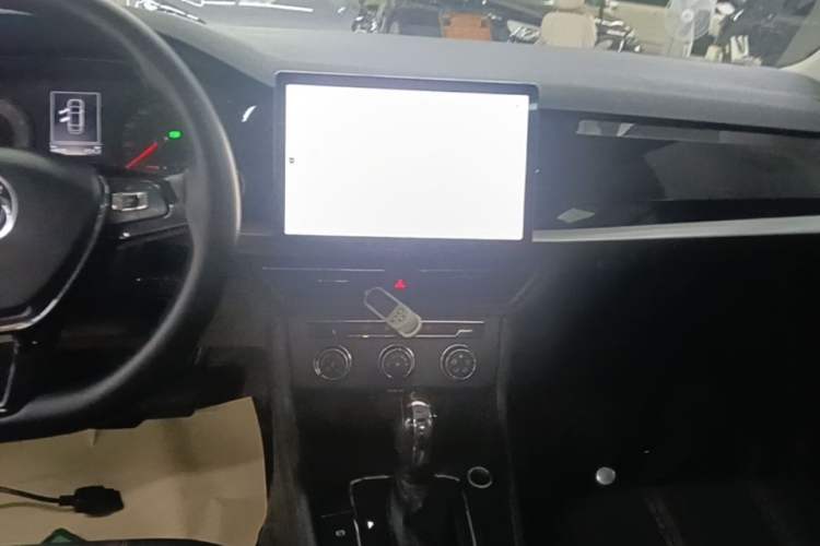 Used Volkswagen Lavida 2021 1.5L Automatic Vision Edition Audio And AC Panel