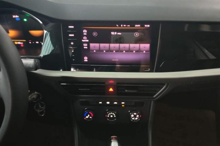 Used Volkswagen Lavida 2021 1.5L Automatic Comfort Edition Audio And AC Panel