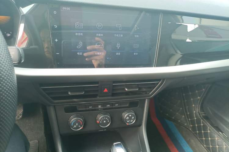 Used Volkswagen Lavida 2021 1.5L Automatic Comfort Edition Audio And AC Panel