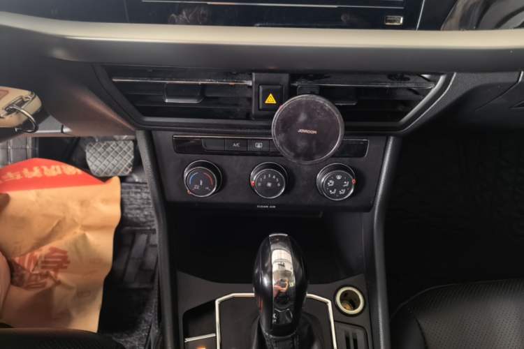 Used Volkswagen Lavida 2021 1.5L Automatic Comfort Edition Audio And AC Panel