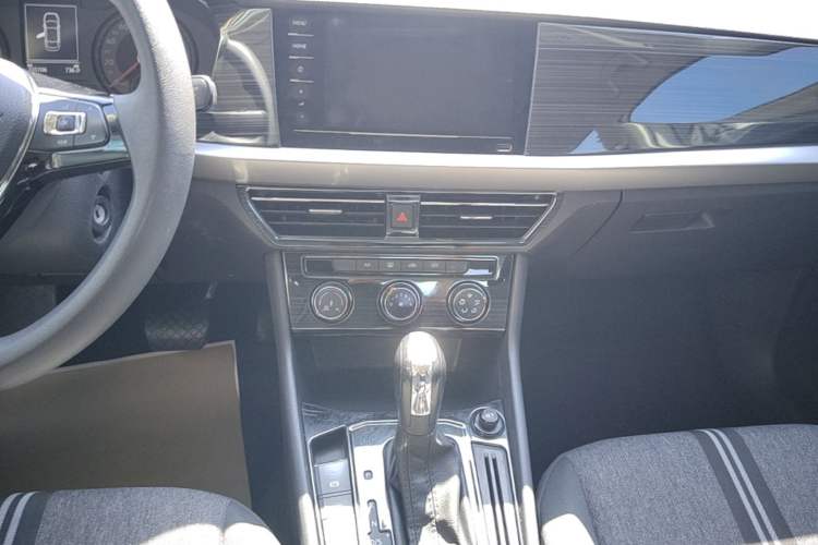 Used Volkswagen Lavida 2021 1.5L Automatic Fashion Edition Audio And AC Panel