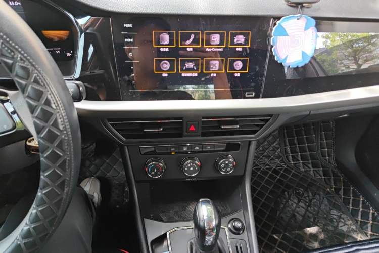 Used Volkswagen Lavida 2021 1.5L Automatic Comfort Edition Audio And AC Panel