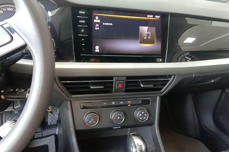Used Volkswagen Lavida 2021 1.5L Automatic Comfort Edition Audio And AC Panel