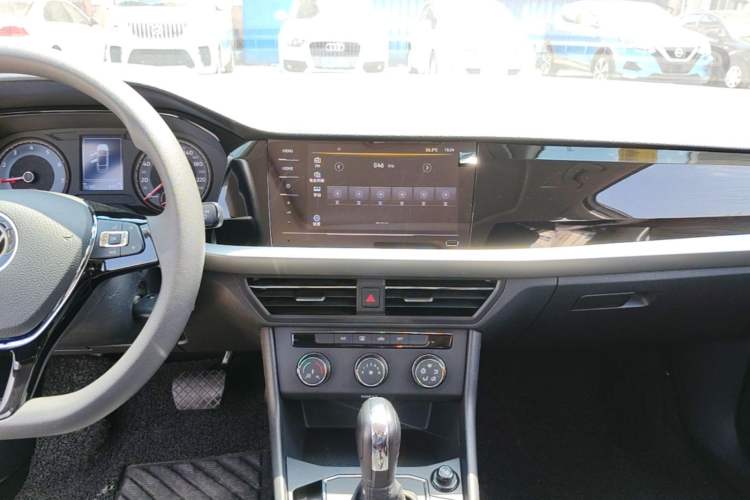 Used Volkswagen Lavida 2021 1.5L Automatic Comfort Edition Audio And AC Panel