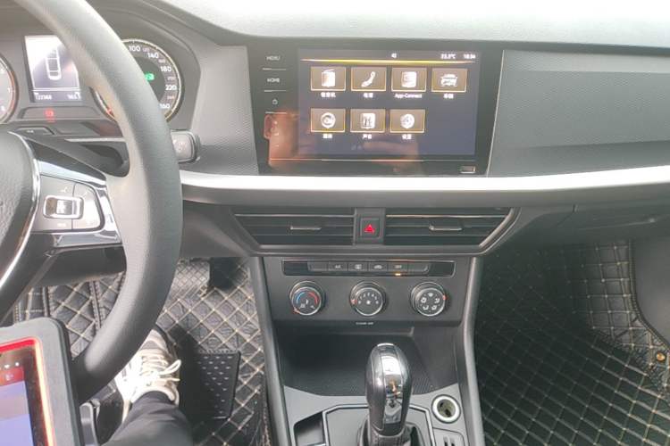 Used Volkswagen Lavida 2021 1.5L Automatic Fashion Edition Audio And AC Panel