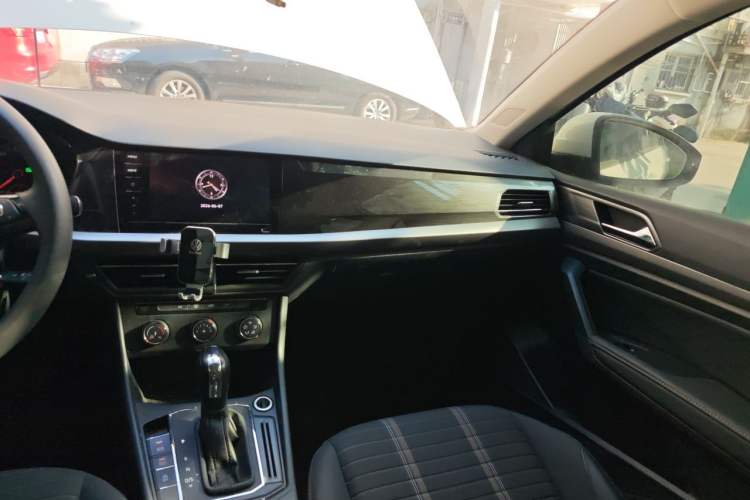 Used Volkswagen Lavida 2021 1.5L Automatic Vision Edition Audio And AC Panel