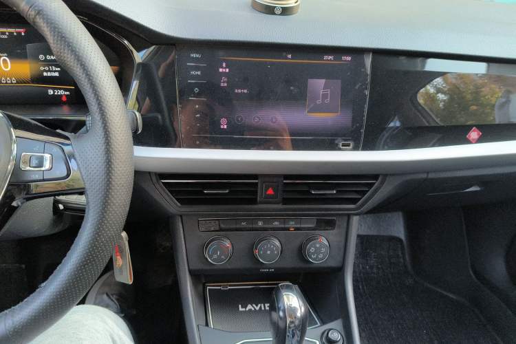 Used Volkswagen Lavida 2021 1.5L Automatic Comfort Edition Audio And AC Panel