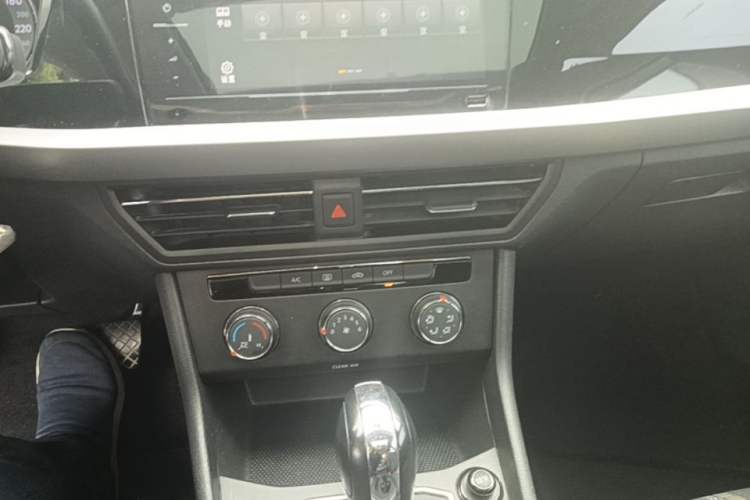 Used Volkswagen Lavida 2021 280TSI DSG Comfort Edition Audio And AC Panel