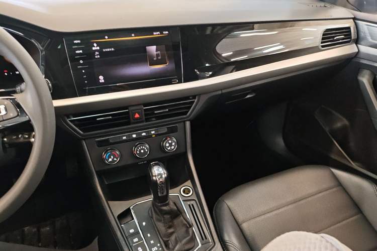 Used Volkswagen Lavida 2021 1.5L Automatic Comfort Edition Audio And AC Panel