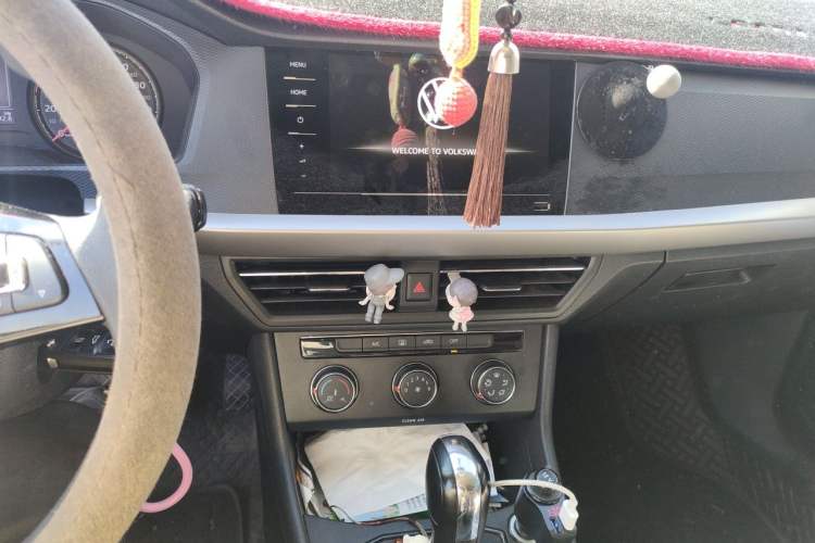 Used Volkswagen Lavida 2021 1.5L Automatic Fashion Edition Audio And AC Panel
