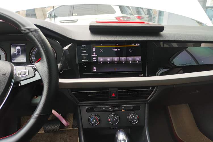 Used Volkswagen Lavida 2021 1.5L Automatic Comfort Edition Audio And AC Panel