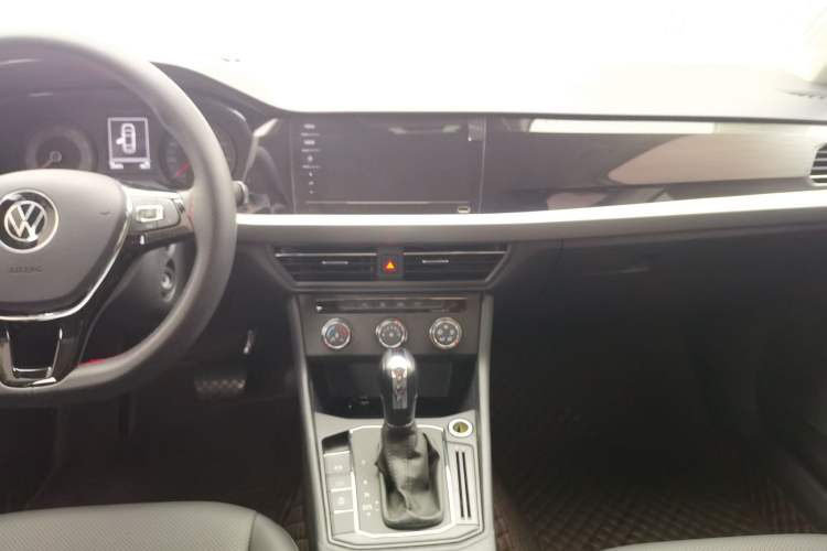 Used Volkswagen Lavida 2021 1.5L Automatic Comfort Edition Audio And AC Panel