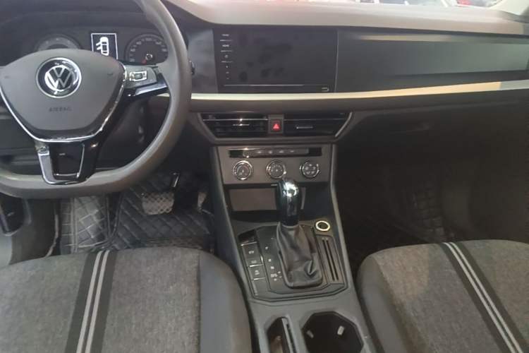 Used Volkswagen Lavida 2021 1.5L Automatic Fashion Edition Audio And AC Panel