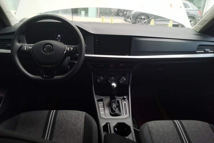 Used Volkswagen Lavida 2021 1.5L Automatic Fashion Edition Center Console