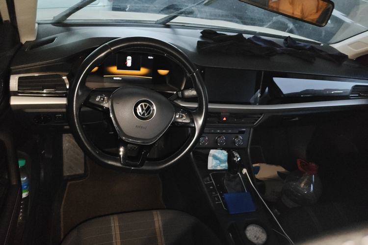 Used Volkswagen Lavida 2021 1.5L Automatic Vision Edition Center Console