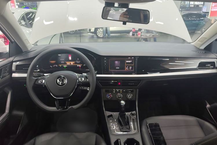 Used Volkswagen Lavida 2021 1.5L Automatic Comfort Edition Center Console