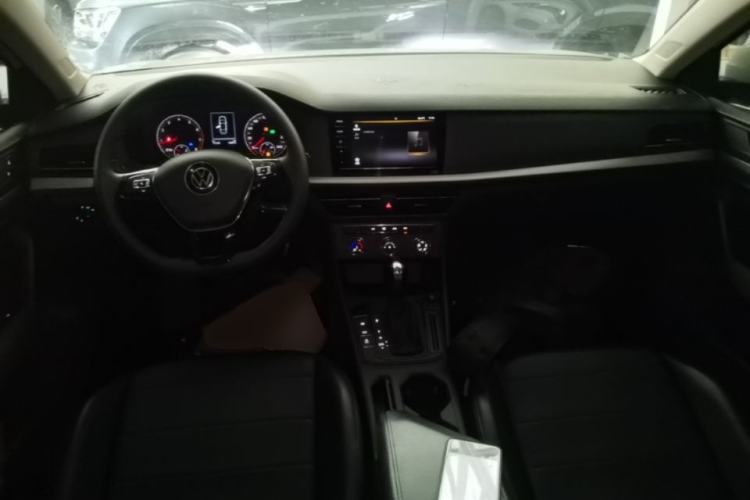 Used Volkswagen Lavida 2021 1.5L Automatic Fashion Edition Center Console