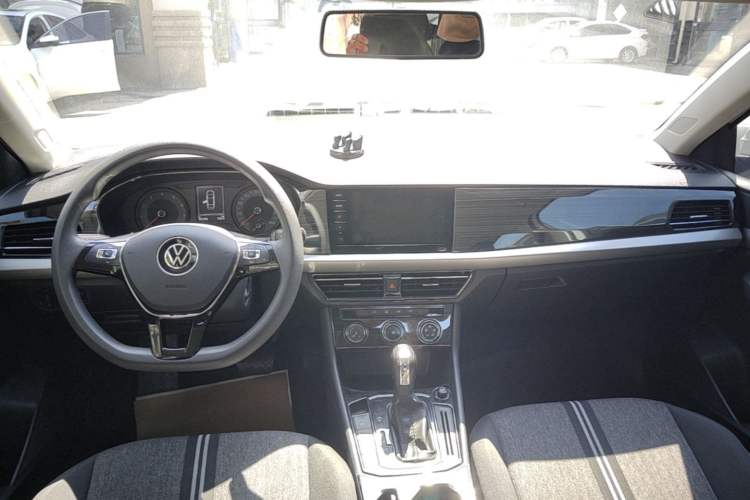 Used Volkswagen Lavida 2021 1.5L Automatic Fashion Edition Center Console