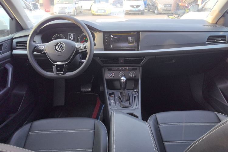 Used Volkswagen Lavida 2021 1.5L Automatic Fashion Edition Center Console