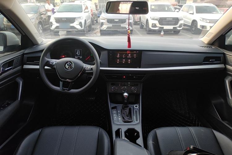 Used Volkswagen Lavida 2021 1.5L Automatic Fashion Edition Center Console