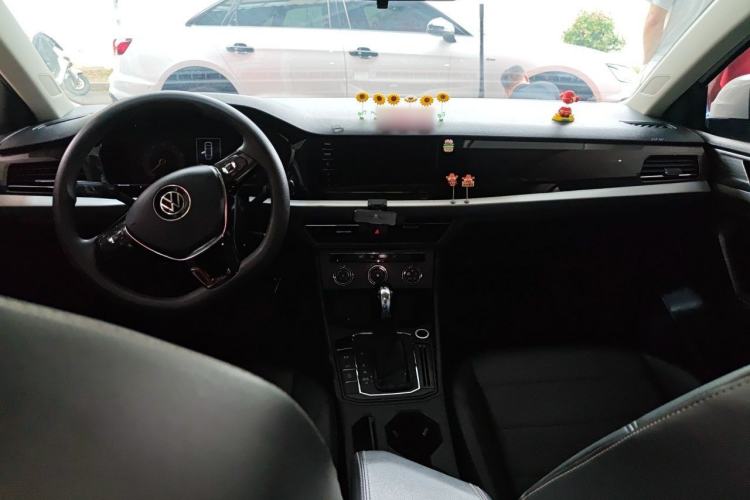 Used Volkswagen Lavida 2021 1.5L Automatic Comfort Edition Center Console