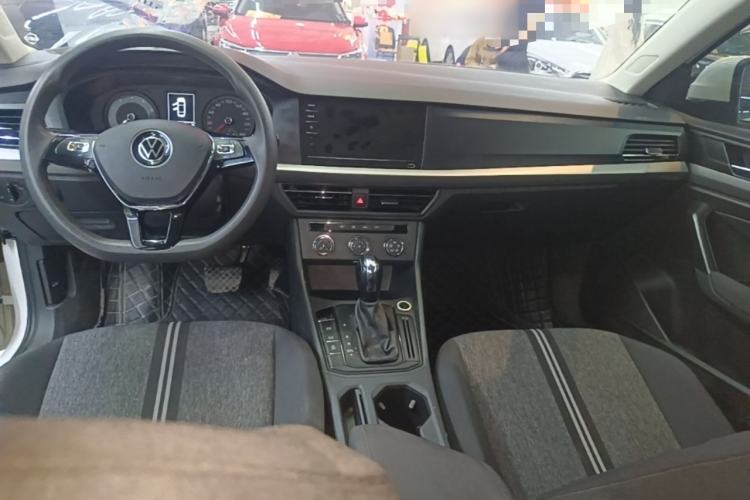 Used Volkswagen Lavida 2021 1.5L Automatic Fashion Edition Center Console