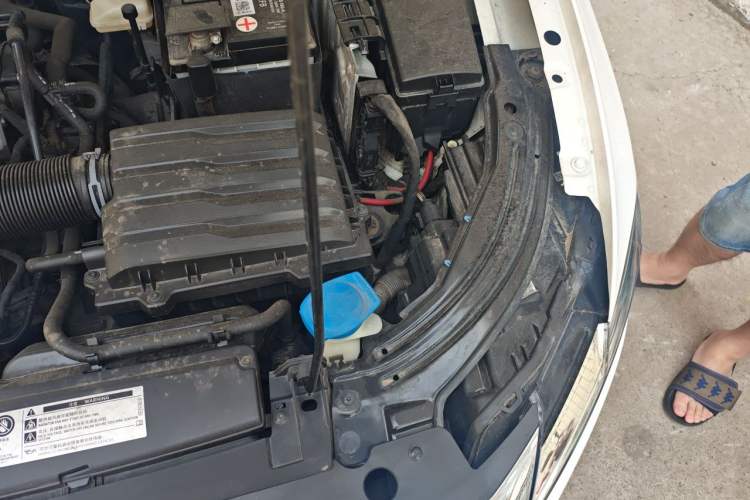 Used Volkswagen Lavida 2021 1.5L Automatic Fashion Edition Engine Bay Left