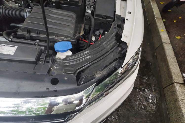 Used Volkswagen Lavida 2021 1.5L Automatic Comfort Edition Engine Bay Left