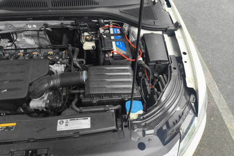 Used Volkswagen Lavida 2021 1.5L Automatic Fashion Edition Engine Bay Left