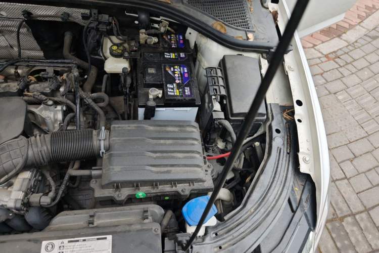 Used Volkswagen Lavida 2021 1.5L Automatic Vision Edition Engine Bay Left