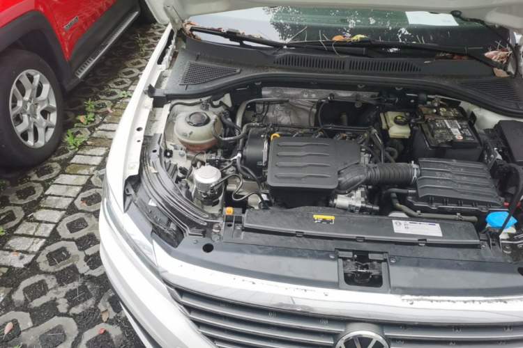 Used Volkswagen Lavida 2021 1.5L Automatic Fashion Edition Engine Bay Right